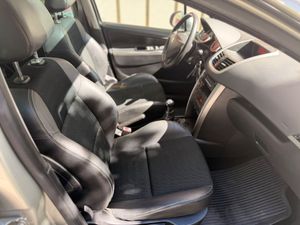 Peugeot 207 SW Outdoor 1.6 HDI 110 FAP  - Foto 33