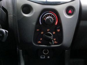 Toyota Aygo 1.0 70 x-play  - Foto 22