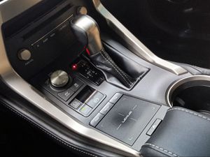 Lexus NX 2.5 300h Executive Kick Power+Navig  - Foto 16