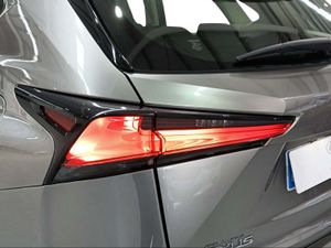Lexus NX 2.5 300h Business Navigation 2WD  - Foto 21