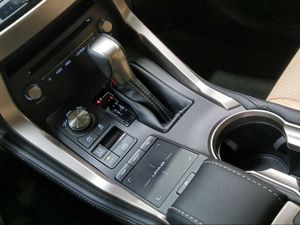 Lexus NX 2.5 300h Executive Navigation 4WD  - Foto 15