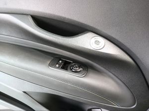 Abarth 500 500e Scorpionissima 42kwh 113kw (154cv)  - Foto 17