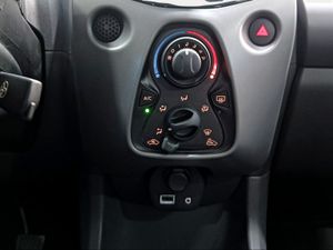 Toyota Aygo 1.0 70 x-play  - Foto 25