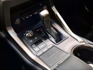 Lexus NX 2.5 300h Executive Navigation 4WD  - Foto 16