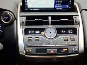 Lexus NX 2.5 300h Executive Navigation 4WD  - Foto 17