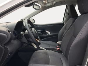Toyota Yaris 1.5 120H Active Tech  - Foto 13