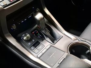 Lexus NX 2.5 300h Executive Navigation 4WD  - Foto 21