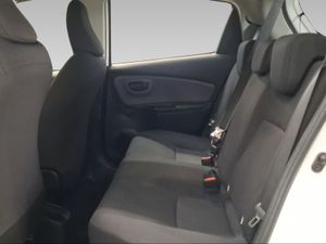 Toyota Yaris 1.5 110 Active  - Foto 12