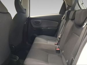 Toyota Yaris 1.5 110 Active  - Foto 12