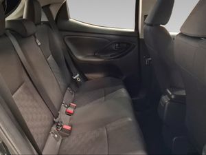 Toyota Yaris 1.5 120H Active Plus  - Foto 8