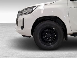 Toyota Hilux Doble Cabina GX 2.4D 150 T/M 6V 4WD    - Foto 17