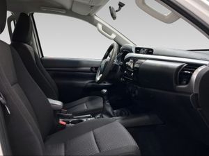 Toyota Hilux Doble Cabina GX 2.4D 150 T/M 6V 4WD    - Foto 7