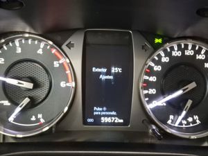 Toyota Hilux Doble Cabina GX 2.4D 150 T/M 6V 4WD    - Foto 15