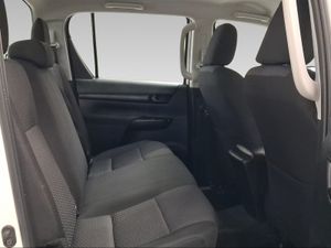Toyota Hilux Doble Cabina GX 2.4D 150 T/M 6V 4WD    - Foto 8