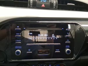 Toyota Hilux Doble Cabina GX 2.4D 150 T/M 6V 4WD    - Foto 16