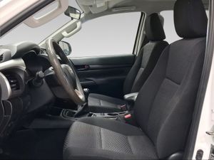 Toyota Hilux Doble Cabina GX 2.4D 150 T/M 6V 4WD    - Foto 13