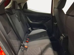 Toyota Yaris 1.5 120H Active Plus  - Foto 8