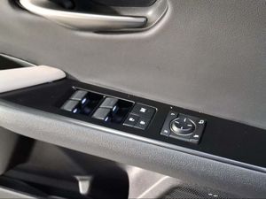 Lexus UX 2.0 250h Business  - Foto 18