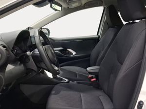 Toyota Yaris 1.5 120H Active Plus  - Foto 13