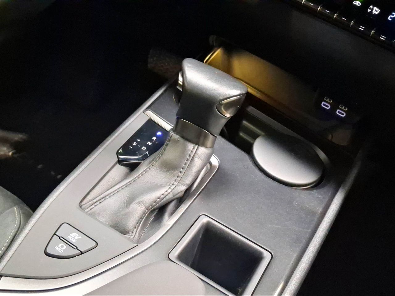 Lexus UX 2.0 250h Business  - Foto 19