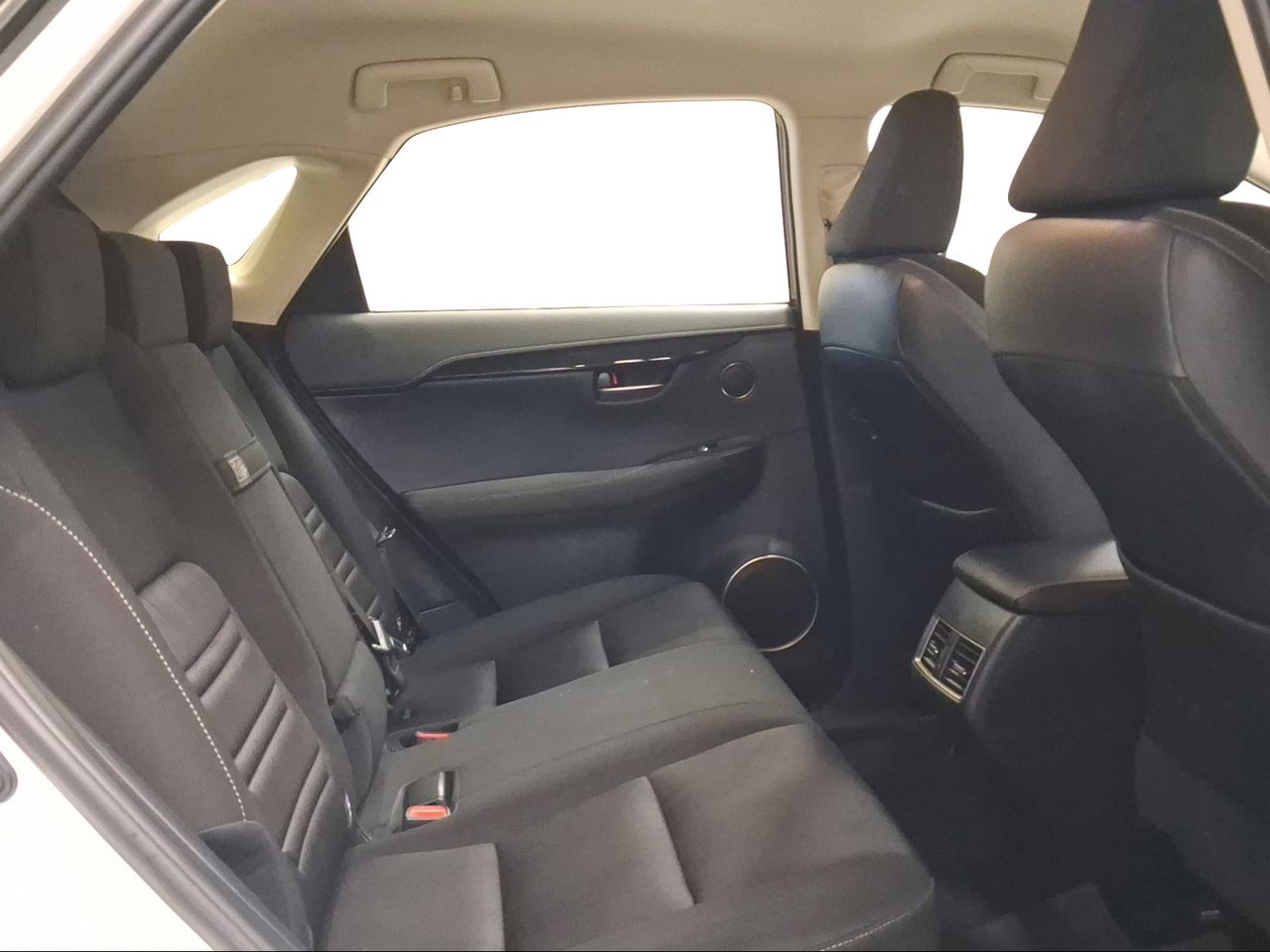 Lexus NX 2.5 300h Business Navigation 2WD  - Foto 8