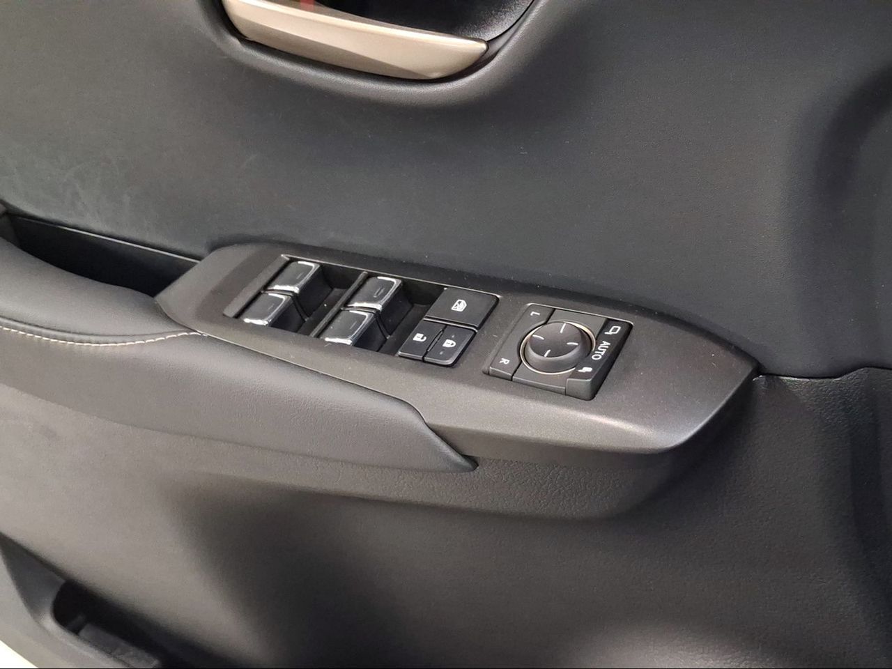 Lexus NX 2.5 300h Premium 2WD  - Foto 18