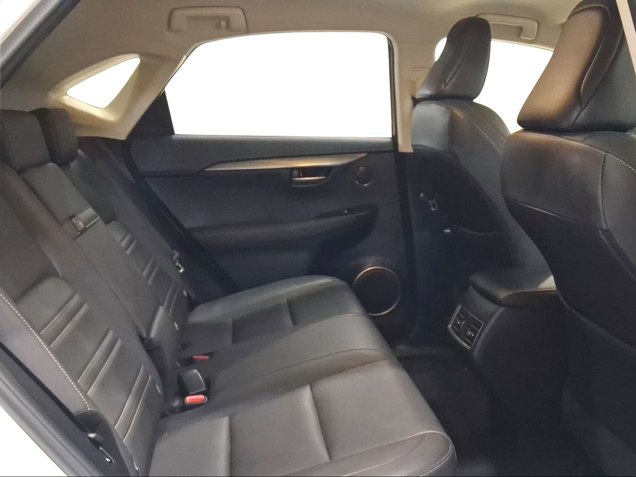 Lexus NX 2.5 300h Premium 2WD  - Foto 8