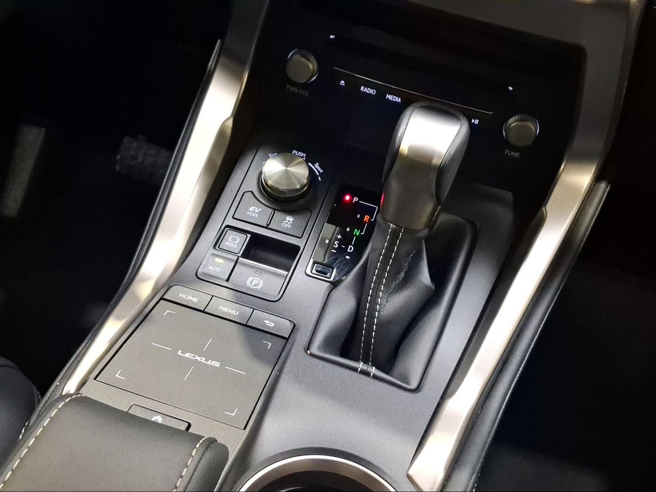 Lexus NX 2.5 300h Premium 2WD  - Foto 14