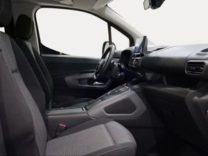 Toyota Proace City Verso Family EV L2 50kWh 136CV Active  - Foto 7