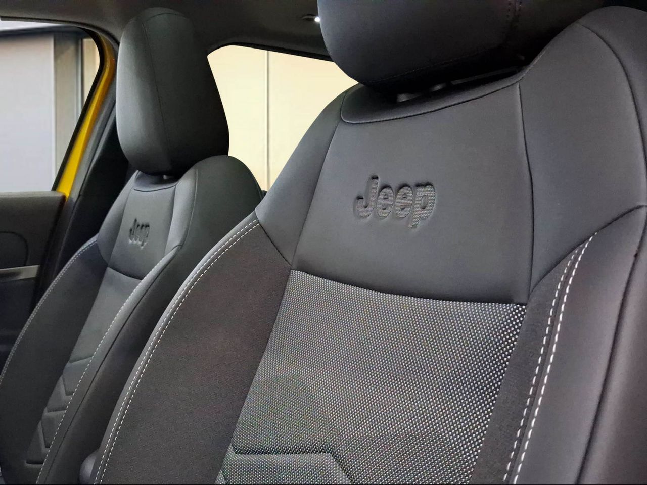 Jeep Avenger 1.2 eHybrid 74kW (100CV) Summit  - Foto 16