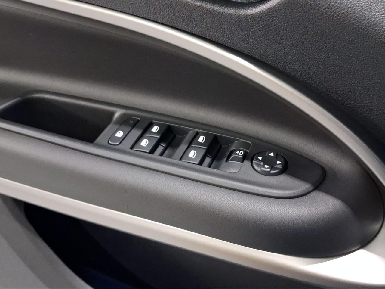 Jeep Avenger 1.2 eHybrid 74kW (100CV) Summit  - Foto 17