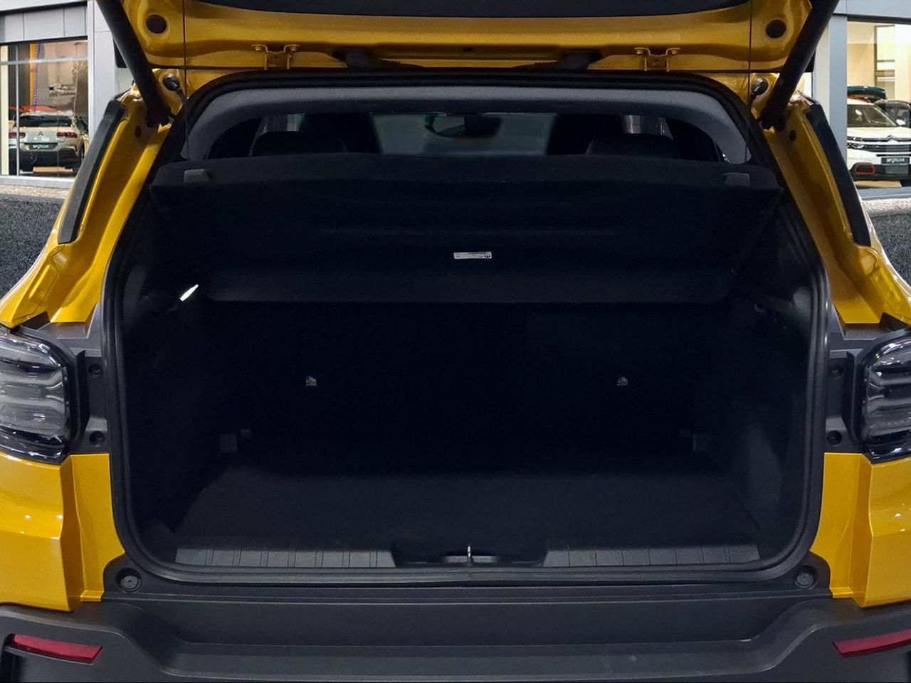 Jeep Avenger 1.2 eHybrid 74kW (100CV) Summit  - Foto 7