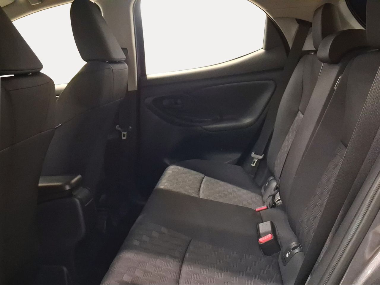 Toyota Yaris 1.5 120H Active Plus  - Foto 12