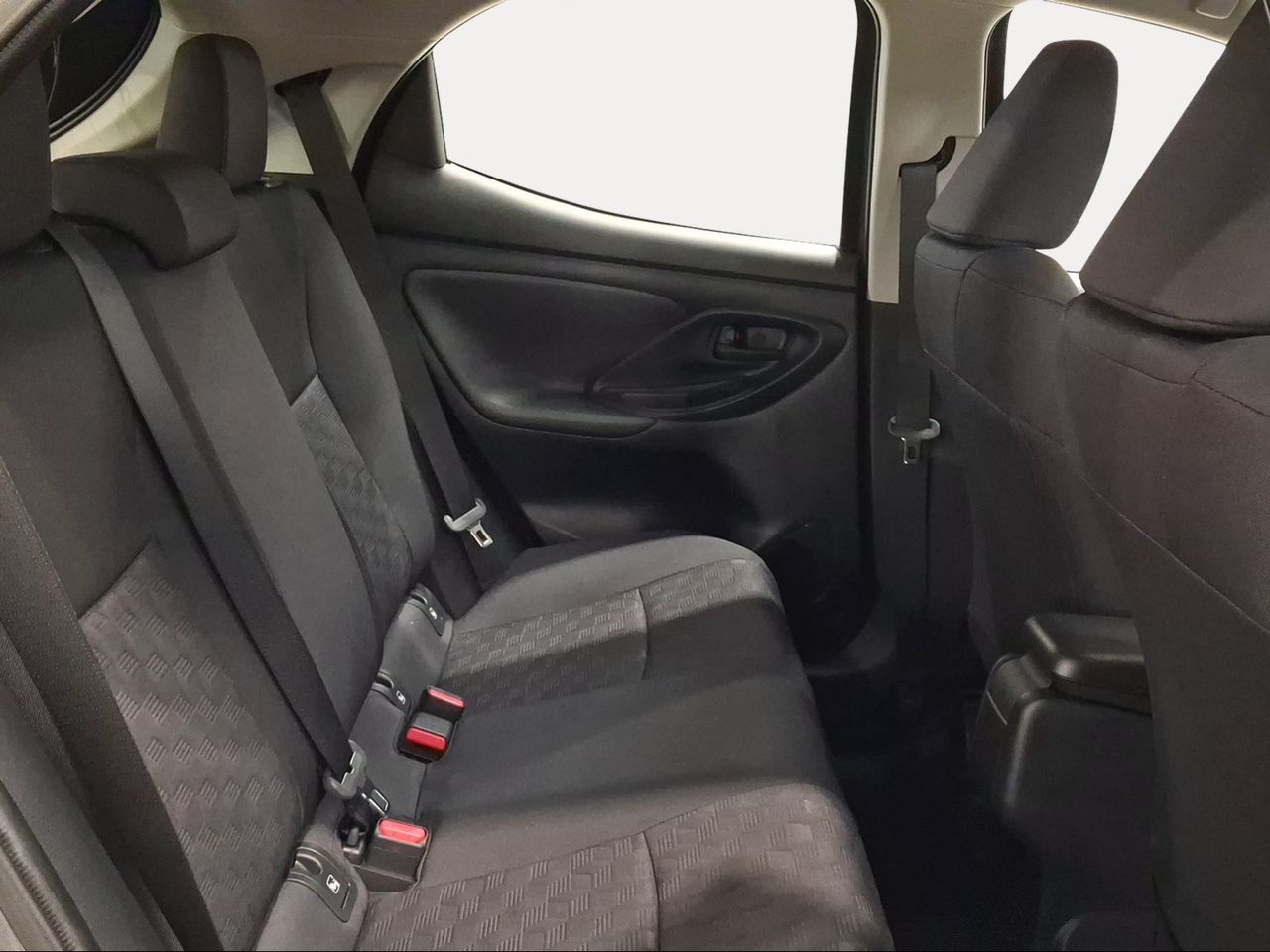 Toyota Yaris 1.5 120H Active Plus  - Foto 8