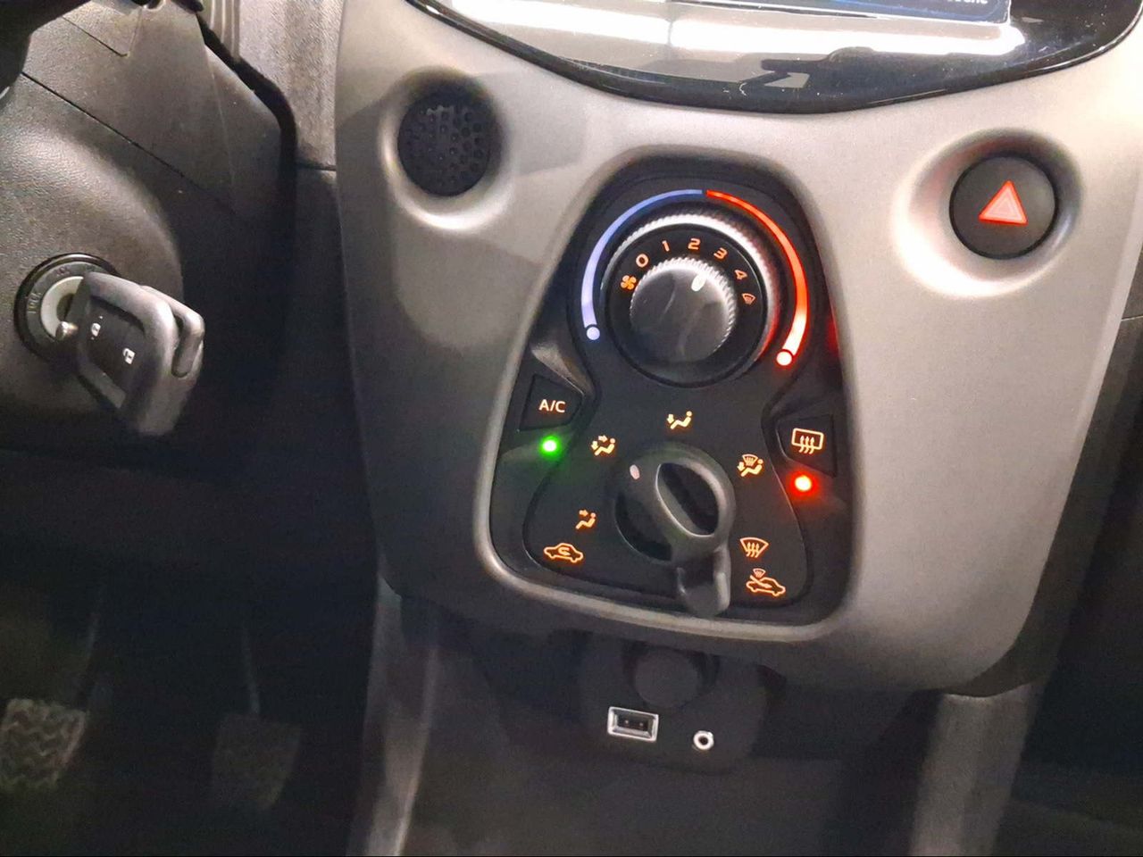 Toyota Aygo 1.0 70 x-play  - Foto 24