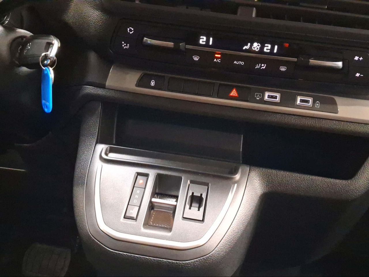 Toyota Proace Verso Shuttle L2 2.0D 180CV 8AT VX Plus 8p  - Foto 24