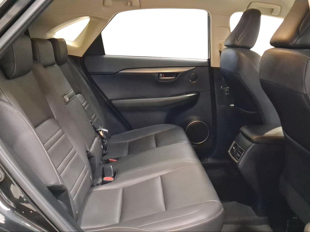 Lexus NX 2.5 300h Premium 2WD  - Foto 8