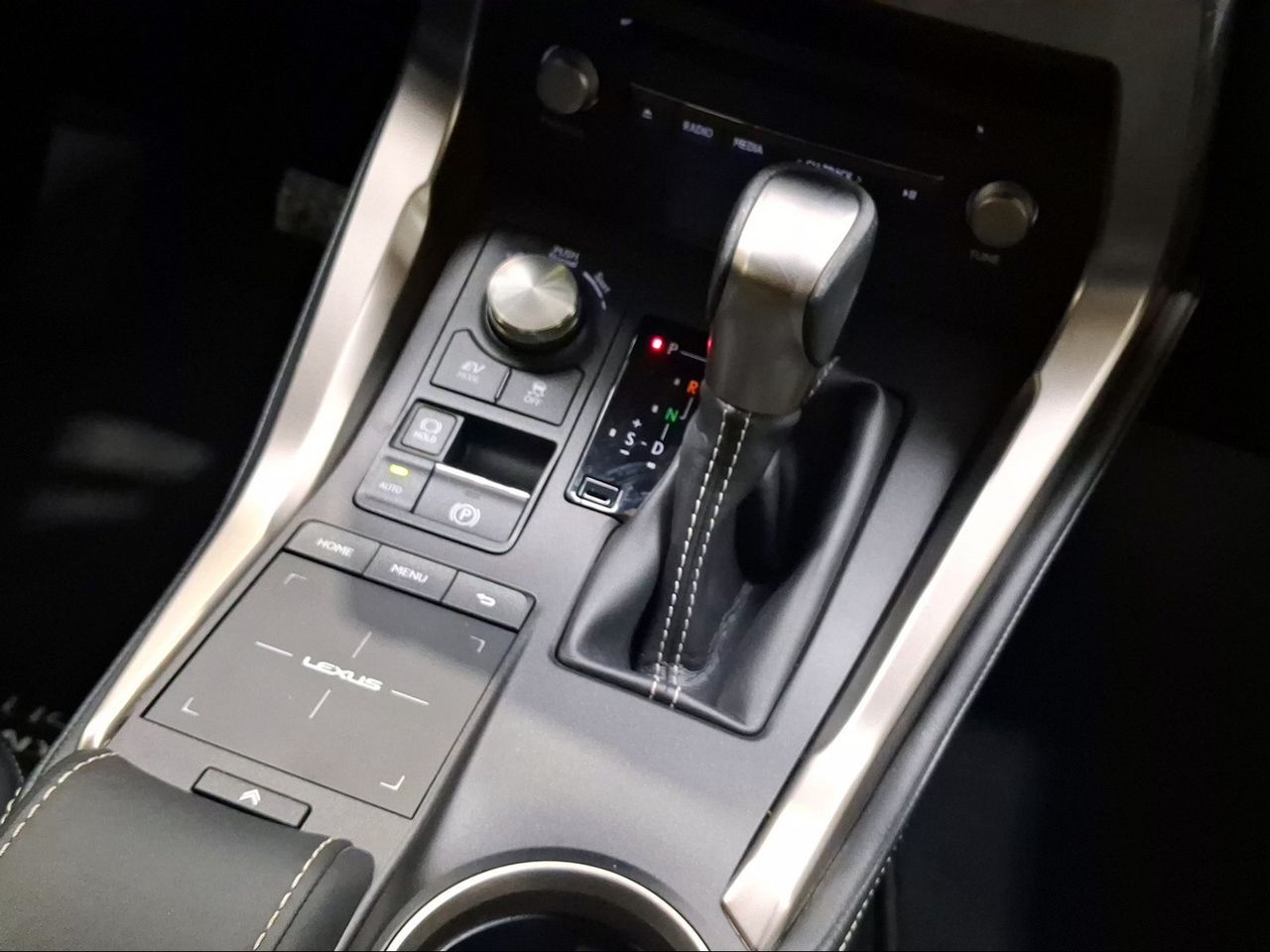 Lexus NX 2.5 300h Premium 2WD  - Foto 14