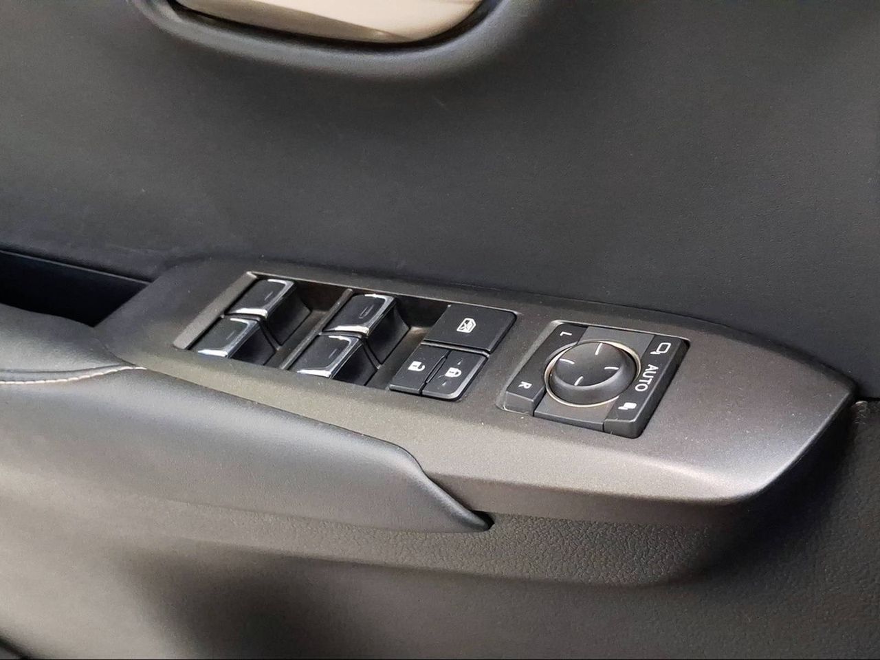 Lexus NX 2.5 300h Premium 2WD  - Foto 18