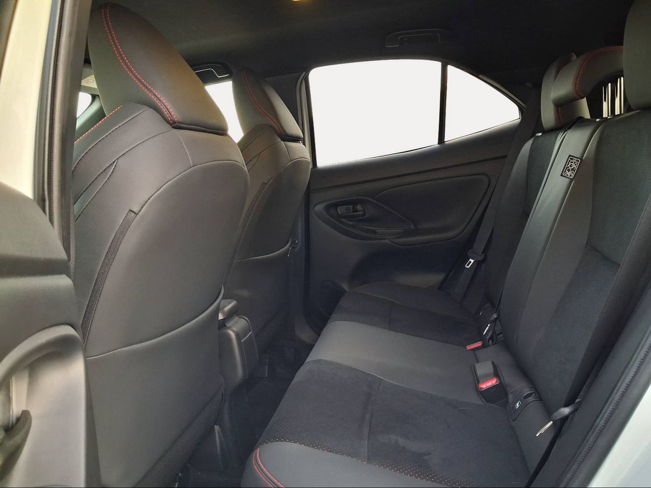 Toyota Yaris Cross 1.5 130H GR Sport  - Foto 12