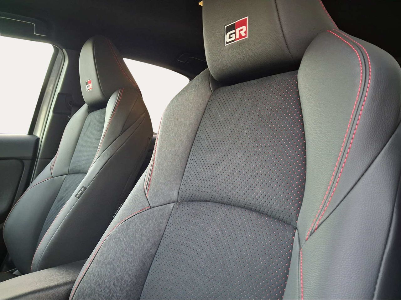 Toyota Yaris Cross 1.5 130H GR Sport  - Foto 24