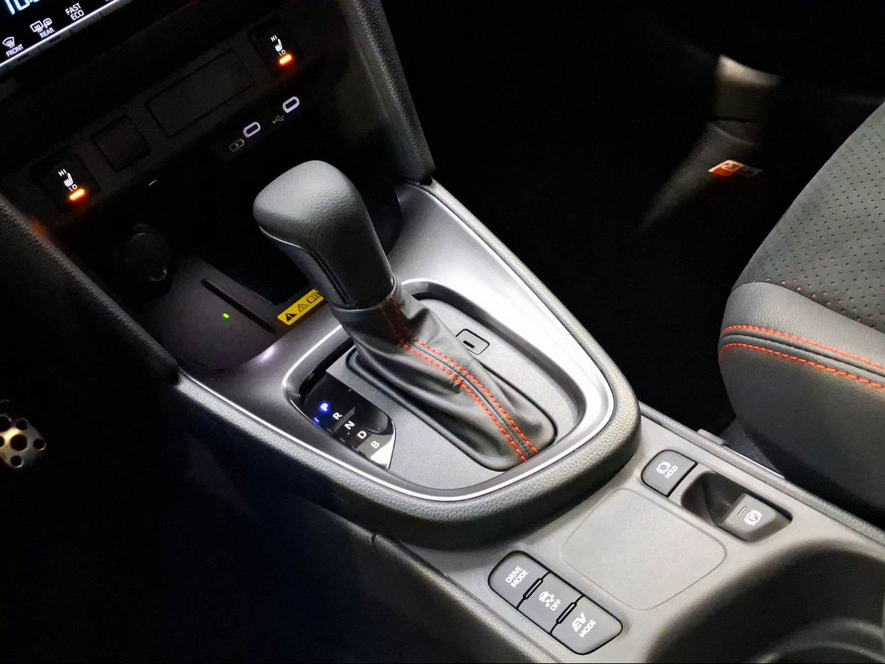 Toyota Yaris Cross 1.5 130H GR Sport  - Foto 25