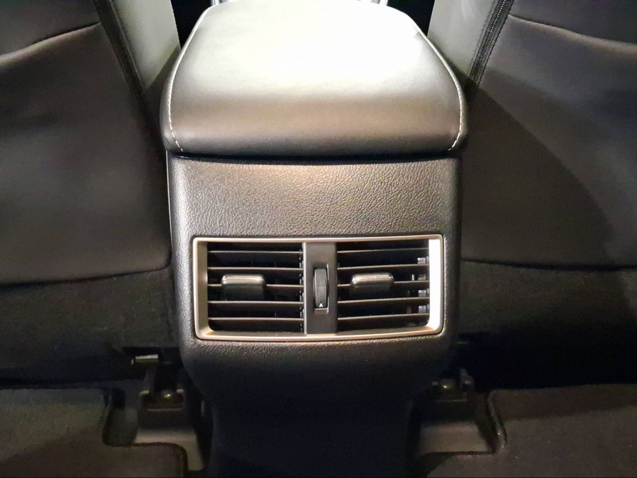 Lexus NX 2.5 300h Premium 2WD  - Foto 19