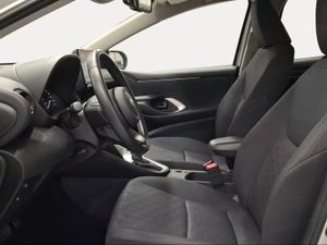 Toyota Yaris 1.5 120H Active Plus  - Foto 13