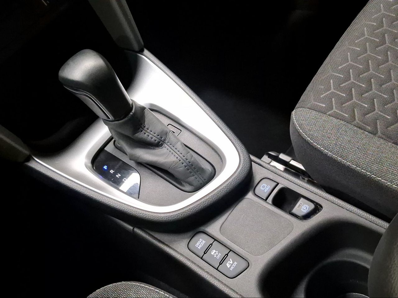 Toyota Yaris Cross 1.5 120H Business Plus  - Foto 21