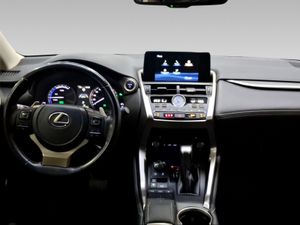 Lexus NX 2.5 300h Premium 2WD  - Foto 9