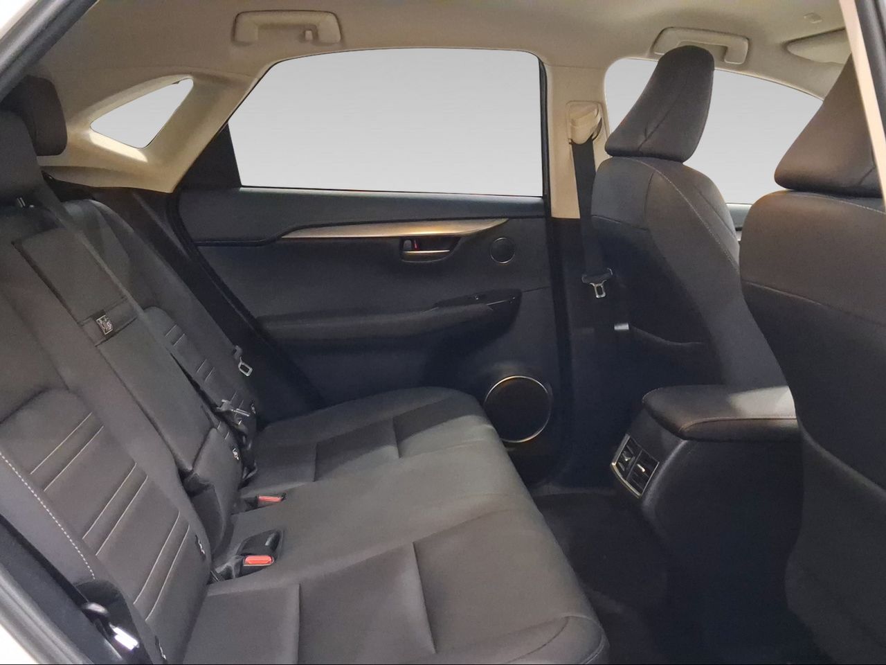 Lexus NX 2.5 300h Premium 2WD  - Foto 8