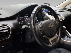 Lexus NX 2.5 300h Premium 2WD  - Foto 17