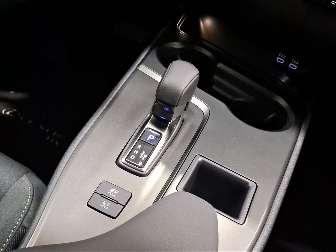 Lexus UX 2.0 300h UX Plus  - Foto 15