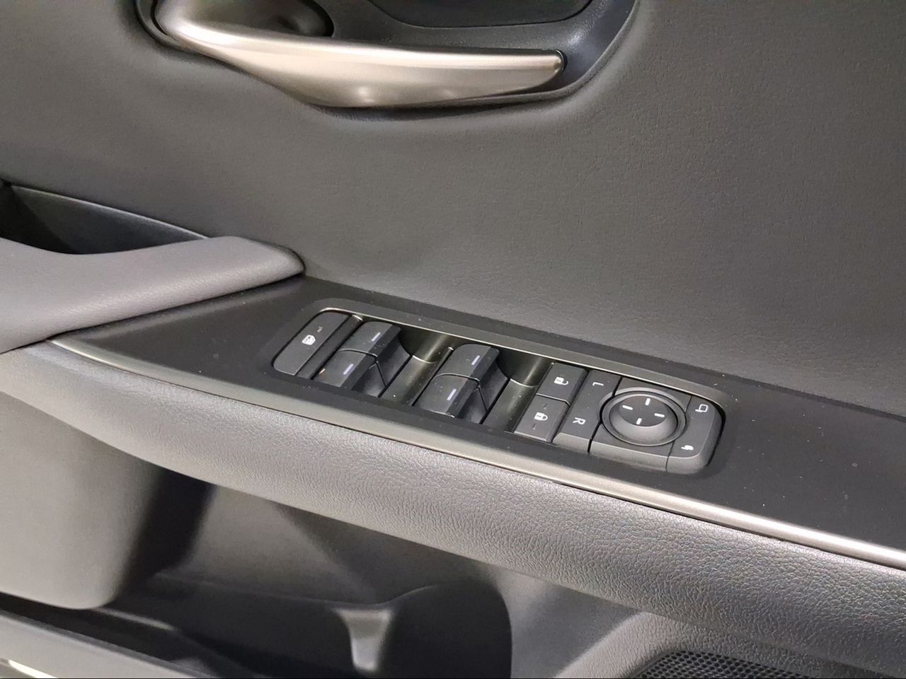 Lexus UX 2.0 300h UX Plus  - Foto 18